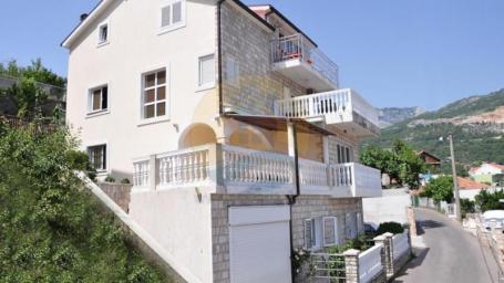 Spacious house with sea view