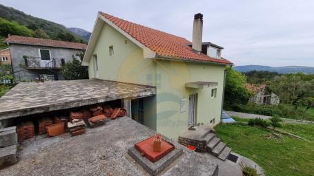 House for sale with a plot in Kavac, Kotor