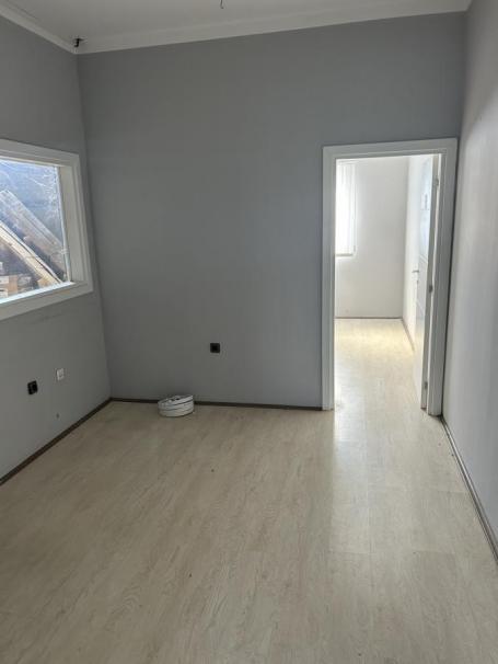 Izdavanje, Poslovni prostor, 120m2 , Ugrinovci