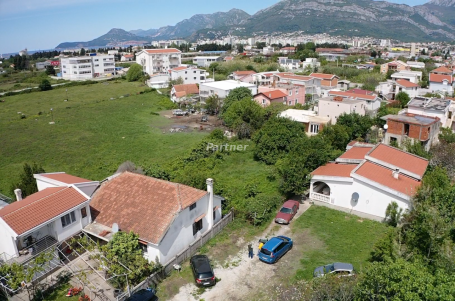 Urbanisiertes Grundstück 800m2 Polje, Bar