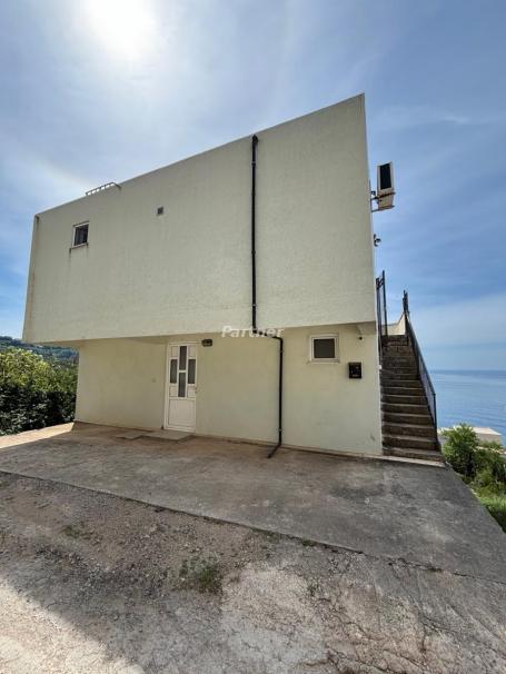 House 220m2 near the sea, Dubrava