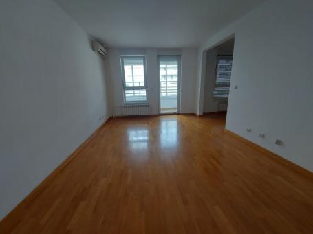 Novi Beograd - Belville - 2, 0 s, 60 m2, uknjižen