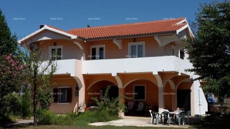 Kuća Vila sa 3 apartmana u blizini Zadra