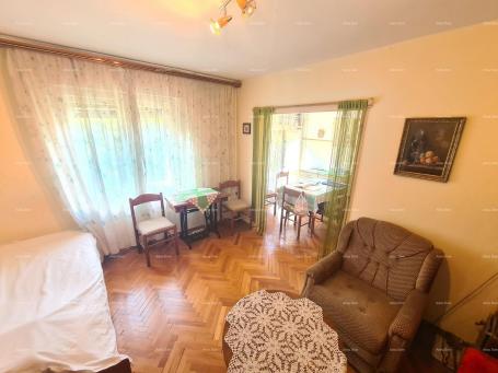 Apartment Pula, spacious, two-bedroom, sunny apartment on the third floor. Near the Navy Park.