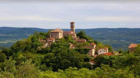 House Istrian house for sale in the very center of the picturesque town of Grožnjan!