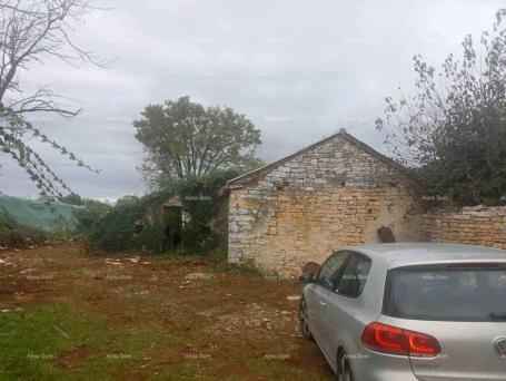 Building land Istria, Žminj. A building plot with a marked antiquity is for sale.