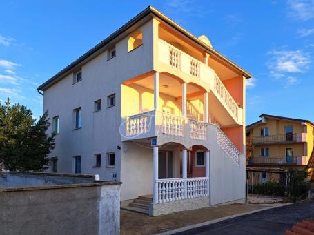 Apartmanska kuća sa četiri stambene jedinice