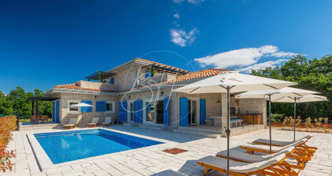 Charmante Villa mit privatem Pool