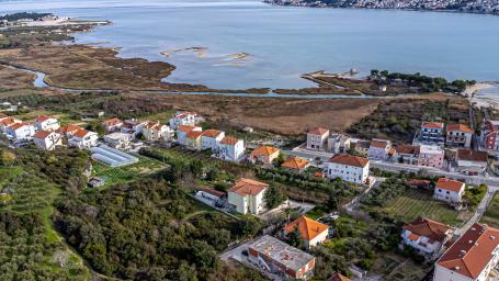 Prodaja, Trogir, građevinsko zemljište s projektom