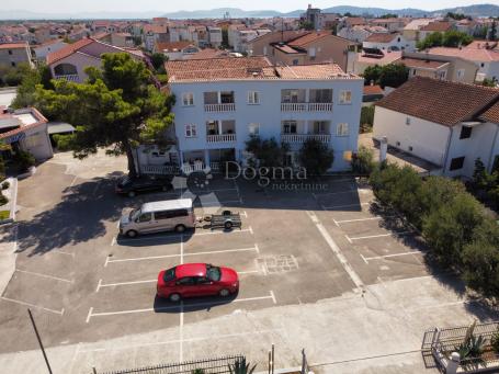 VODICE - HOTEL SA 17 SOBA BLIZU MORA 