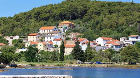 Zemljište prvi red uz more, otok Ugljan