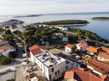 PRIMOŠTEN PENTHOUSE S ČAROBNIM POGLEDOM