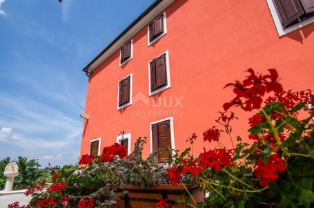 ISTRIA, MOTOVUN - House in a unique position and with a unique offer in Istria