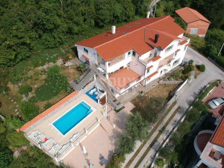 OPATIJA, VEPRINAC - vila 1000m2 s pogledom na more, 6 apartmana i bazenom + okoliš 1000m2