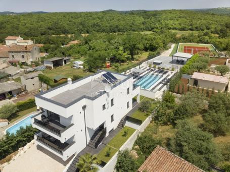 ISTRIEN, VRSAR (Umgebung) - Luxusvilla mit Tennisplatz, Pool und Meerblick