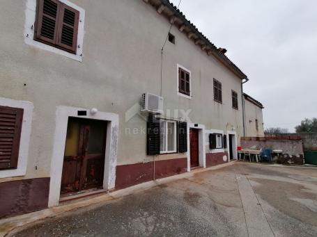 ISTRIA, SVETVINČENAT - Stone houses in the center of the village