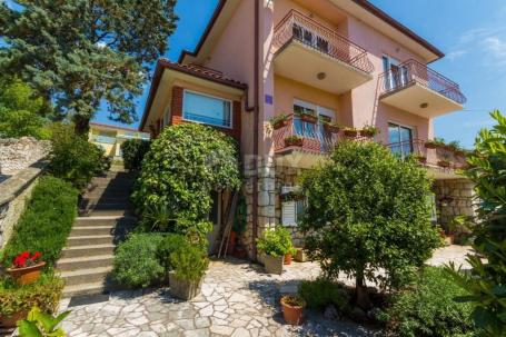 NOVI VINODOLSKI - House near the center and the sea