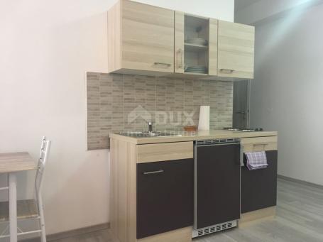 CRIKVENICA - Kuća sa šest uređenih apartmana u samom centru