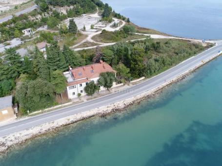 ISTRIA, NOVIGRAD, ANTENAL - house 10m from the sea!