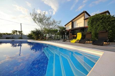 ZADAR, DEBELJAK - Schöne Villa mit Swimmingpool