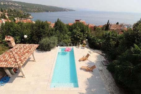 OPATIJA, VOLOSKO - vila 230m2 s bazenom i pogledom na more + uređena okućnica 1100m2