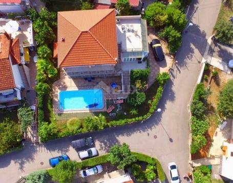 MALINSKA- Villa in a fantastic location overlooking the sea