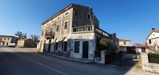 ISTRIEN, TINJAN - Steinhaus zum Renovieren, Möglichkeit zum Bau von 5 Wohneinheiten