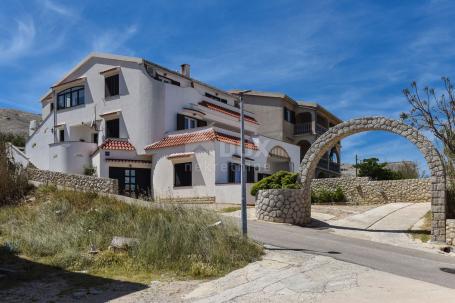 ISLAND OF PAG, TOWN OF PAG - Villa with a beautiful garden