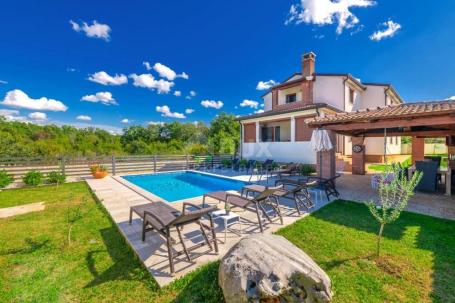 ISTRIEN, POREČ - Haus mit drei Wohneinheiten und einem Swimmingpool