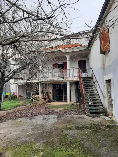 ISTRA, BALE - Kuća za renovaciju!