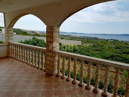 ZADAR, PLOČE - Spacious multi-storey building with sea view