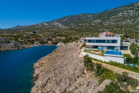 KARLOBAG, ERSTE REIHE AM MEER - Modernes Haus mit Außen- und Innenpool