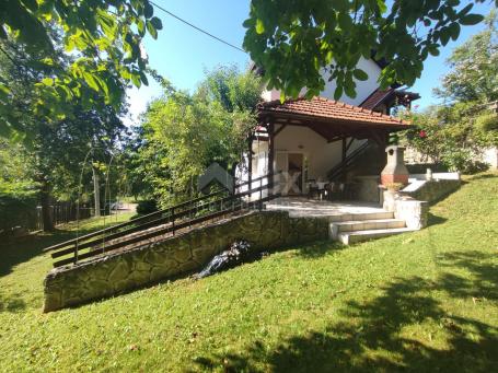 KARLOVAC - Renovated semi-detached house with a beautiful garden