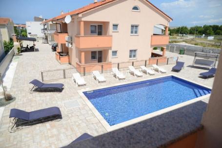 ZADAR, VIR - Zwei schöne Apartmentvillen zur Langzeitmiete