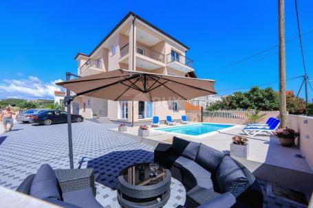 ZADAR, BIBINJE - predivna apartmanska vila u blizini plaže