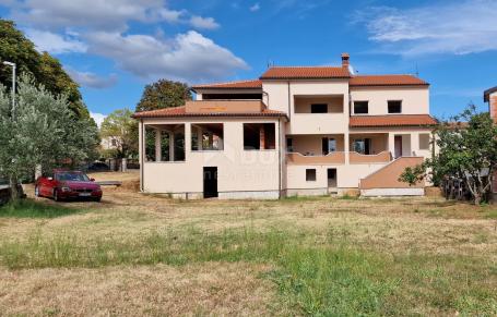 ISTRIEN, KANFANAR - Großes Haus mit Büroflächen und Garten