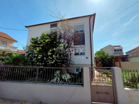 ZADAR, VIŠNJIK - Modernly decorated two-story building with 2 apartments