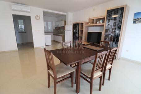  NOVI VINODOLSKI, SMOKVICA - Apartman pored mora