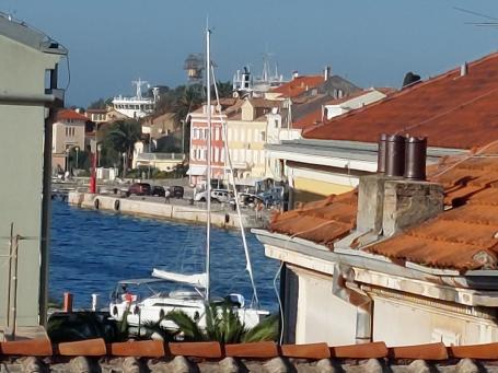 MALI LOŠINJ - dvije samostojeće kuće u strogom centru