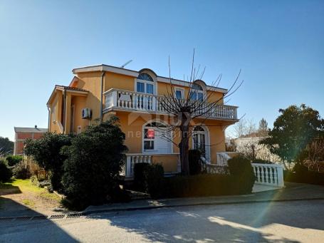 PAKOŠTANE - Spacious two-story house with three apartments