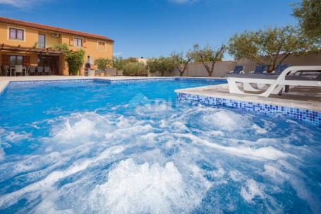 ISTRIEN, BANJOLE - Haus mit Swimmingpool und Garage