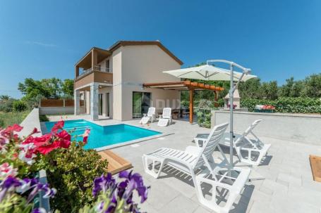 PRIVLAKA - holiday house with swimming pool