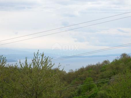 MATULJI, KUĆELI- zemljište 12 000 m2 (cca 6700m2 građevinsko) s pogledom na more + 3 starine 220m2