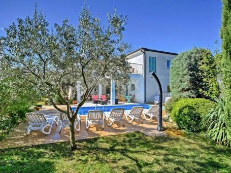 ISTRIA, UMAG - House with swimming pool 300 meters from the beach