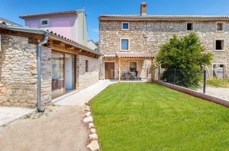 ISTRIA, ŠIŠAN - Renovated Istrian stone house