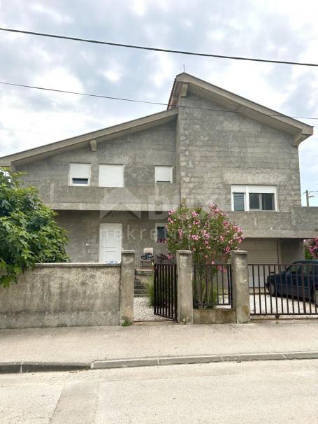 ZADAR, PLOČE - House with a spacious garden