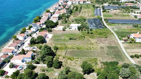 ZADAR, BIBINJE - Prostrano građevinsko zemljište 50 m od mora