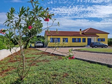 ISTRIA, LABIN - House with an irresistibly spacious garden