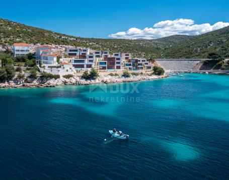 PRIMOŠTEN - Luxury villa first row to the sea