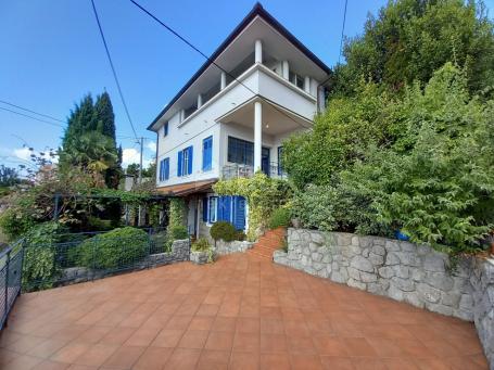 OPATIJA, POBRI – Ein wunderschönes mediterranes Haus mit phänomenaler Aussicht und großem Garten